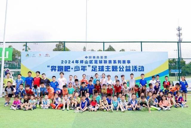 乌杰里：非洲俗语云 旧王已去 新王当立 我们要让王子加冕为王